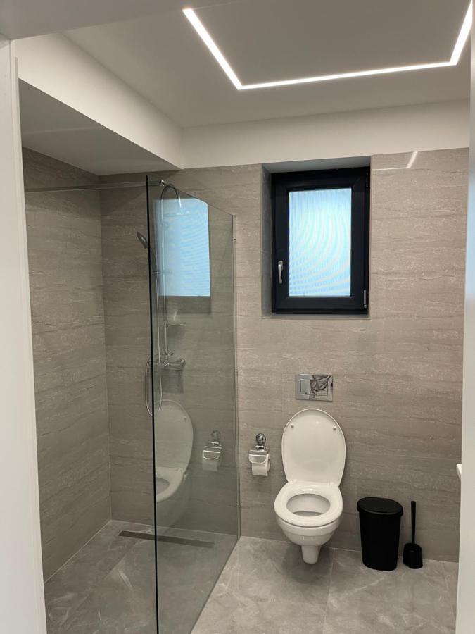 Noah Apartment Self Check-In Otopeni Bagian luar foto