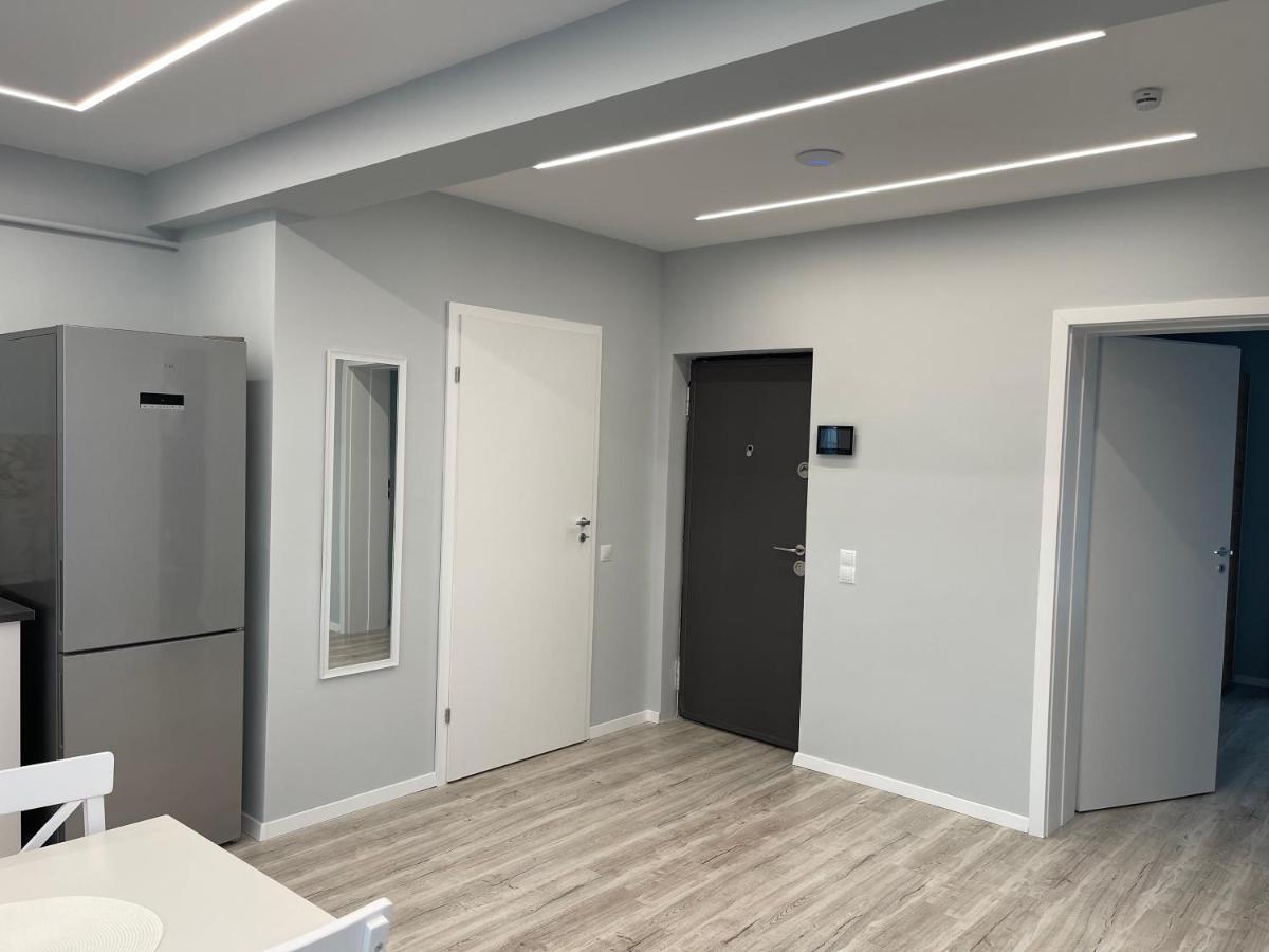 Noah Apartment Self Check-In Otopeni Bagian luar foto
