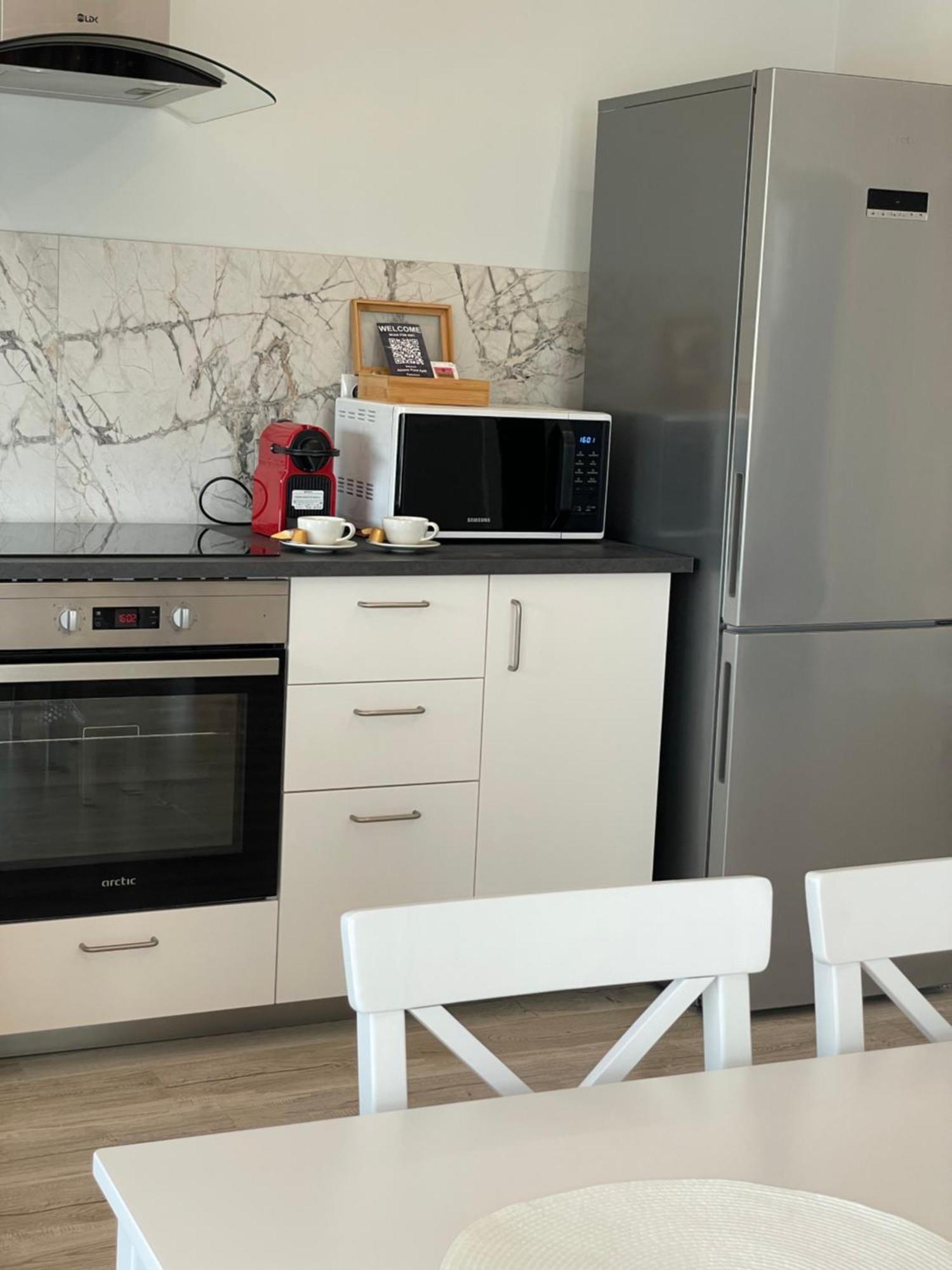 Noah Apartment Self Check-In Otopeni Bagian luar foto